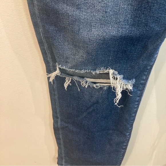 AMERICAN EAGLE Sz 16 Mom Style Busted Knee Dark Wash High Rise Chewed Hem Jeans - Picture 4 of 12